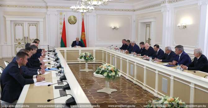 Лукашенко: «Наши разработки способны отрезвить людей, которые вынашивают агрессивные планы»