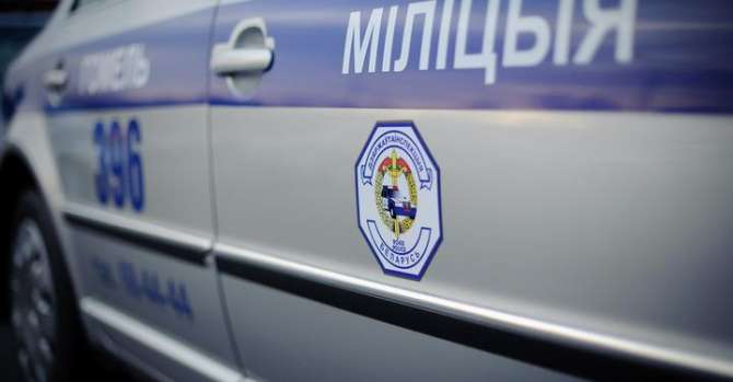 В Минске будут судить парня, который помочился на машину милиции
