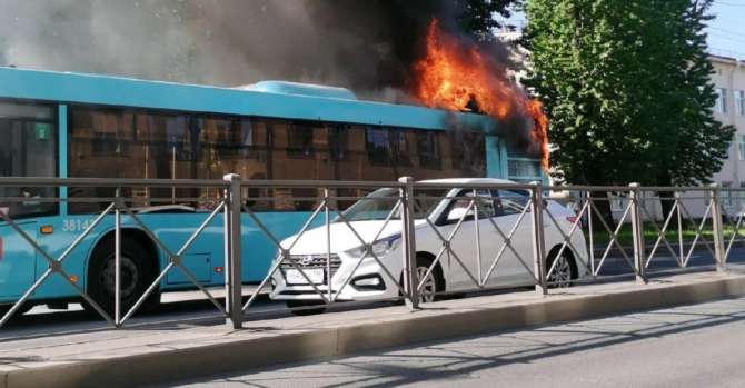 В Санкт-Петербурге сгорел ещё один пассажирский автобус МАЗ