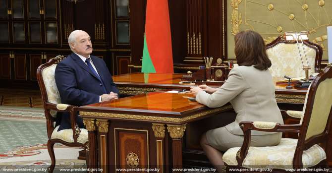 Лукашенко поинтересовался у Кочановой: «Что говорит народ?»