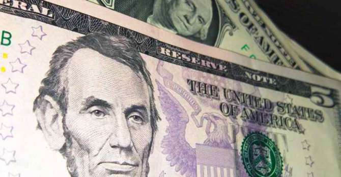 Доллар падает третий день подряд на старте торгов 14 октября на БВФБ