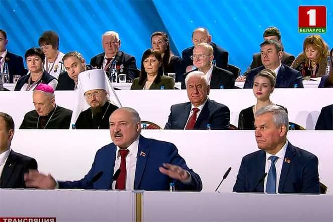 Белорусов снова обманули. Лукашенко два года говорил о децентрализации власти, а теперь передумал