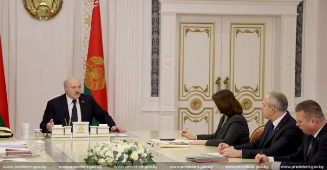 Лукашенко заявил, что не настаивал на «откручивании цен»