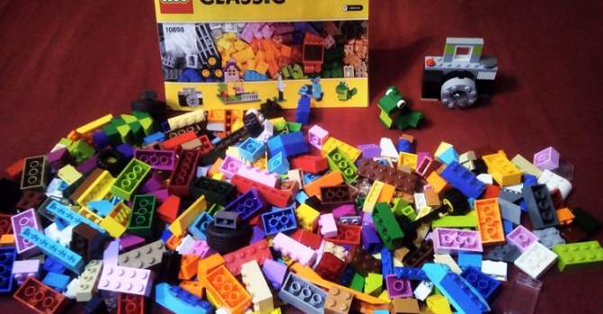 «Скрыто агрессивны»: духовник Лукашенко испугался конструкторов Lego