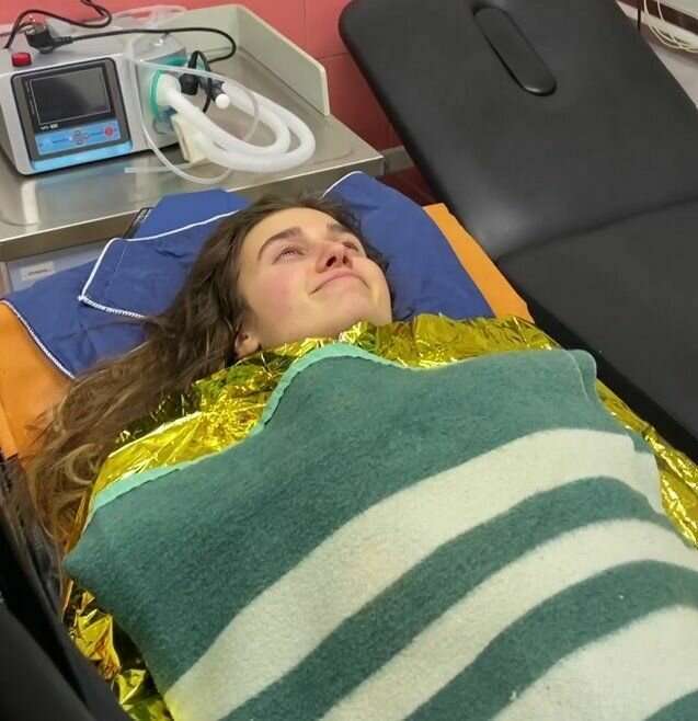 Певица Jerry Heil упала в оркестровую ему. У нее сотрясение мозга и сломано ребро