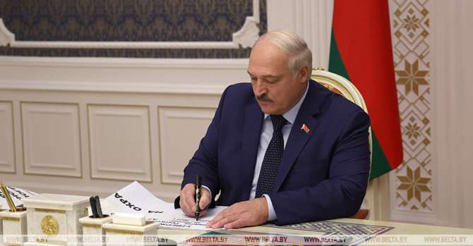 Lukashenko approves decisions on border protection in 2023
