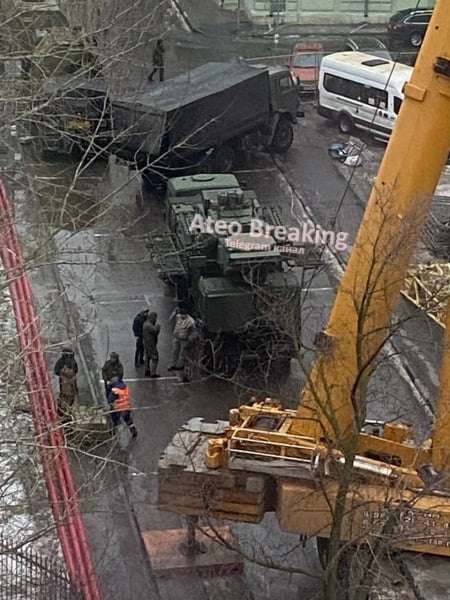 В Москве устанавливают ЗПРК «Панцирь-С1» на крыше админзданий