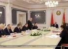 Лукашенко призвал белорусских чиновников и банкиров готовиться к новым санкциям