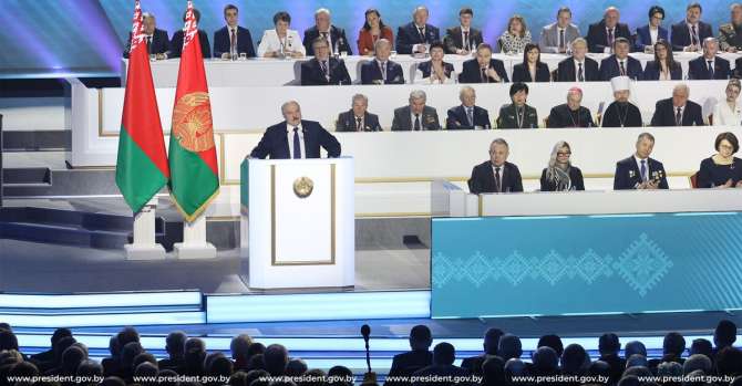 Лукашенко хочет создать дополнительные политические опоры, но опасается рисков усложнения системы