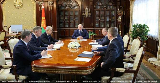 Лукашенко потребовал от чиновников экономить каждую народную копейку