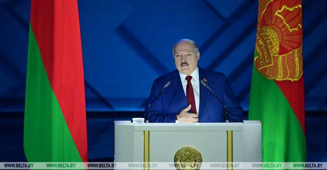 Почему Лукашенко так торопится обратится с посланием к парламенту?