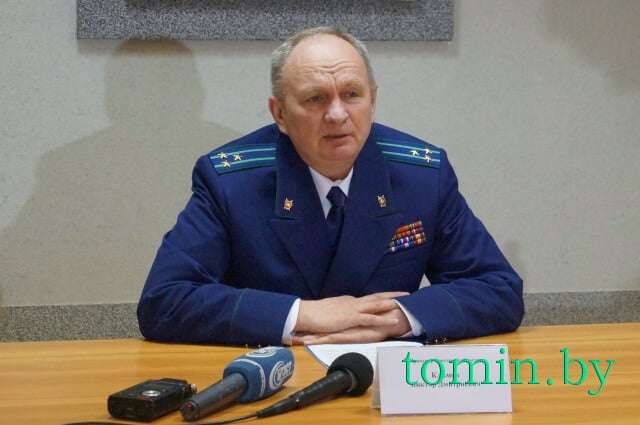 «На Bentley Лукашенко хватает»: белорус обратил чиновника в бегство одной фразой