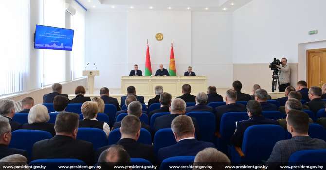 Лукашенко рассказал, для чего «тащит» в Беларусь ядерное оружие