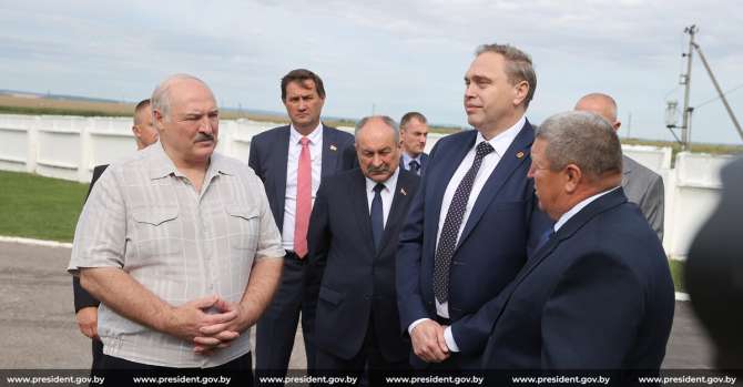 Лукашенко запретил чиновникам «теребить»