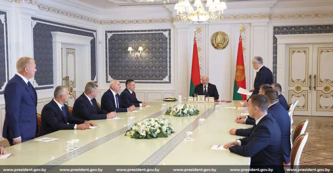 Лукашенко произвел масштабные кадровые перестановки