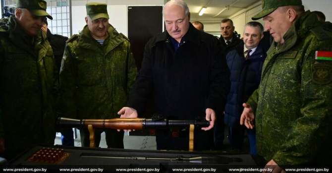 Госсекретарь Совбеза предложил Лукашенко ездить по колхозам с гранатометом, чтобы фермеры в три раза лучше работали