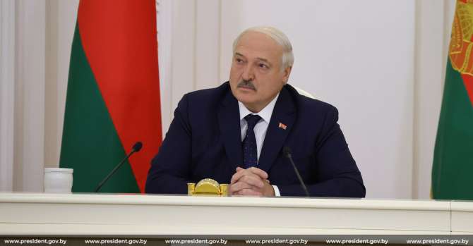 Лукашенко выглядит все хуже: уже не просто хрипит, а едва выдавливает из себя слова