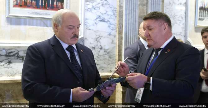 Лукашенко попросил чиновников приходите на работу вовремя и делать ее качественно