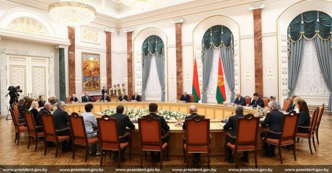 Лукашенко заявил, что ВНС — это «не просто кресло» для него самого