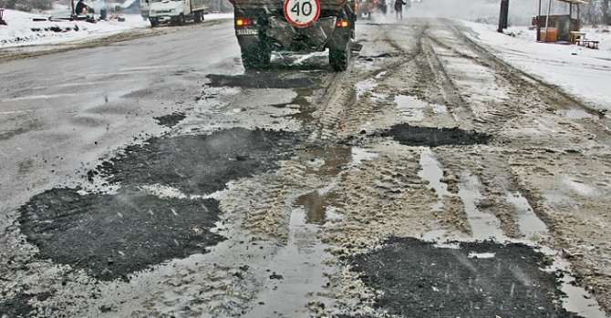«Я просто в ах* е». Белорус опубликовал видео дорог в Гомельской области (18+)