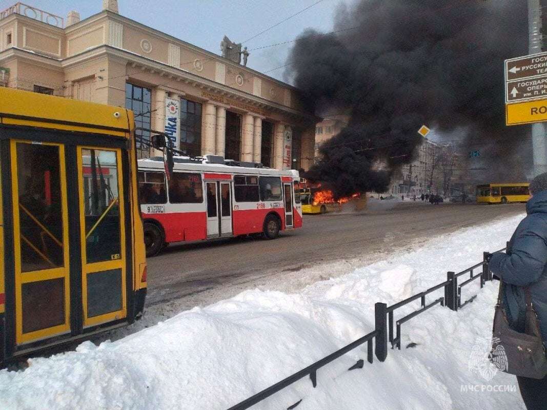 В России сгорел еще один белорусский МАЗ. На этот раз в Ижевске » Новости  Беларуси - последние новости на сегодня - UDF