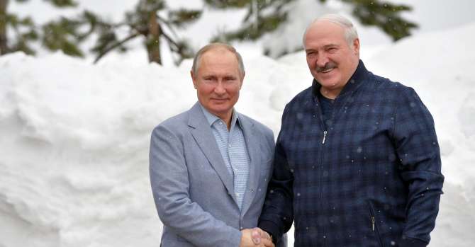 Путин жить не может без Лукашенко
