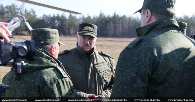 Лукашенко угрожает Литве: Нечего с ними шутить. Нарушили государственную границу - к уничтожению