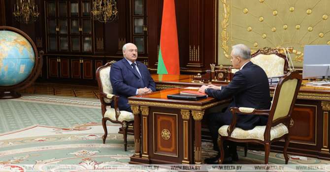 Лукашенко уволил главу своей администрации и министра труда