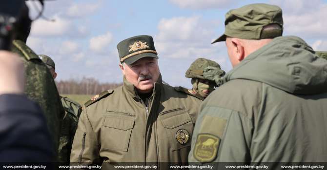 «Это сигнал». Почему Лукашенко начал угрожать странам Балтии и Польше