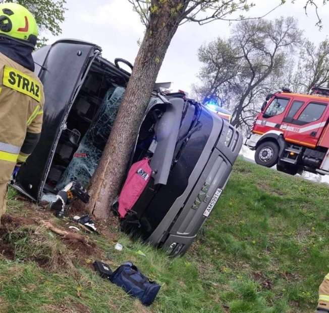 В Польше автобус с белорусами вылетел в кювет и врезался в дерево