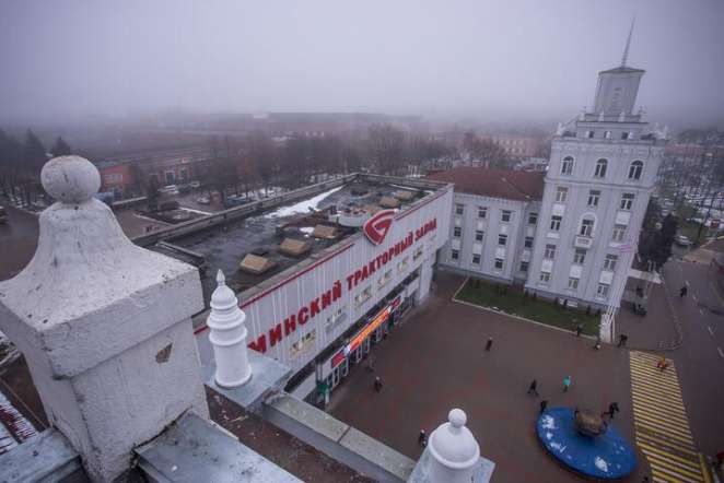 Белорусы ответили чиновникам, которые увольняют из-за политики, а теперь жалуются, что работать некому на заводах