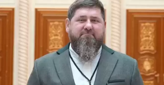 Кадыров приехал на инаугурацию Путина и не смог самостоятельно снять пальто