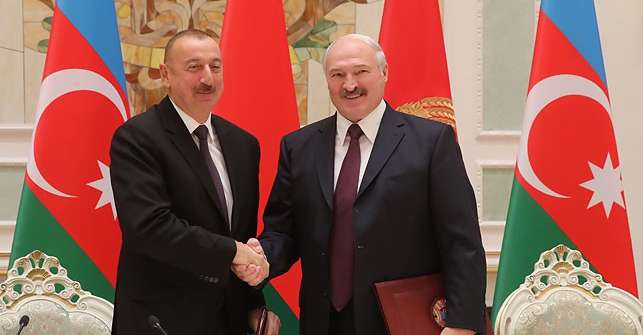 Лукашенко отправился с визитом к Алиеву