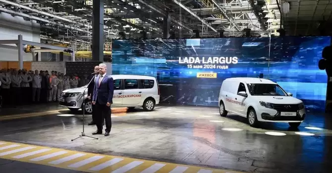 LADA возобновила выпуск всего модельного ряда. Цена на популярную Lada Largus - космос