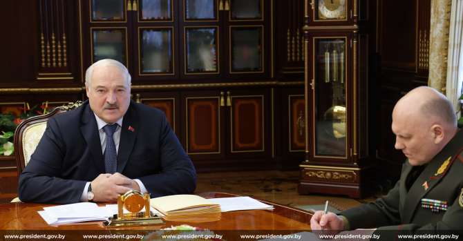 «Это диверсия и война». Лукашенко после гибели Раиси собрал у себя руководство КГБ