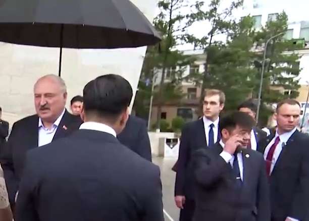 Лукашенко в Монголии встретили украинским флагом, а сам он рассмешил местные власти (фото)