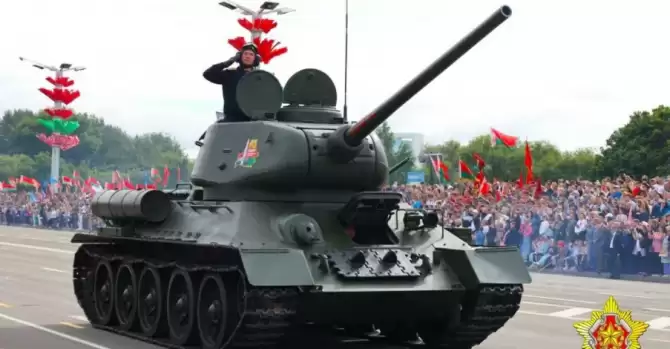 Пока Лукашенко отдыхает в Александрии, Минобороны вывело на дороги танки