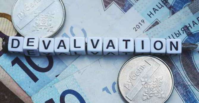 Нацбанк рассматривает возможность девальвации белорусского рубля на 30% - СМИ