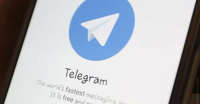 Милиционер проверил телефон и что-то вводил в Telegram. «Киберпартизаны» рассказали, что делать