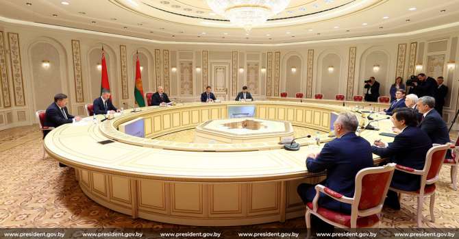 Лукашенко продолжает втюхивать белорусские товары российским губернаторам