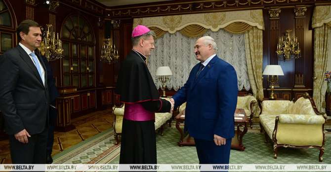 Vatican’s diplomat: Pope starts every meeting with question ‘How’s Lukashenko’