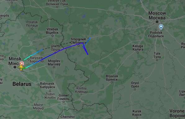 У самолета «Белавиа» в небе начались проблемы с двигателем