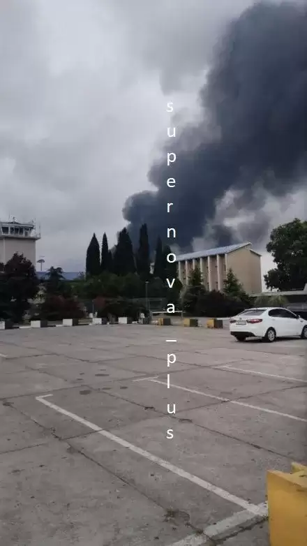 Дроны поразили нефтебазу возле аэропорта в Сочи