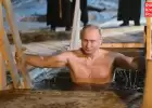 Битва дедов: Путин также окунулся в прорубь на Крещение