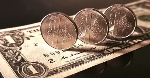 Ждали доллар по три