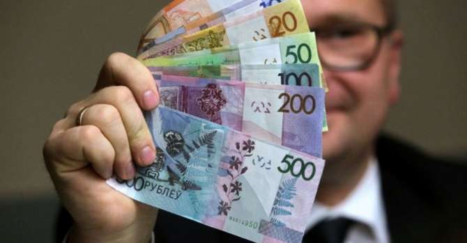 «Постепенный путь в пропасть». Экономист - о стагнации, иллюзии высоких зарплат и будущем Беларуси