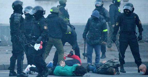 Бьют и плакать не