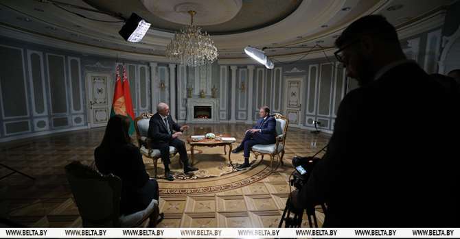 «Что он за 4 года сделает? Ничего». Лукашенко нащвал Трампа «временщиком»