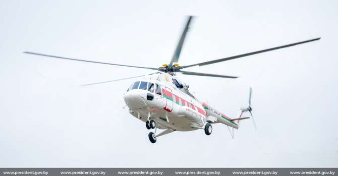 «Белорусский Фердыщенко» осмотрел владения с вертолета