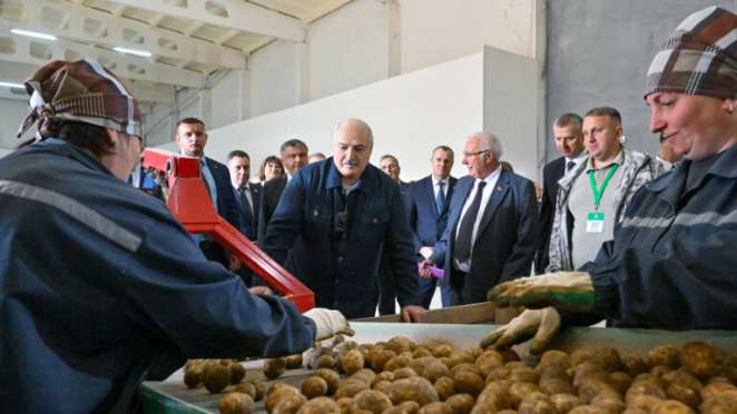 Лукашенко превратился в ходячий анекдот